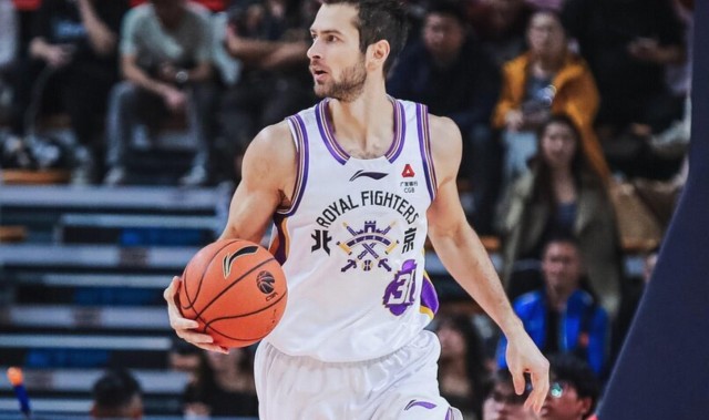 QQ体育直播-官方：北控取消外援托马斯-基兹林克的注册；赛季场均仅4.3分