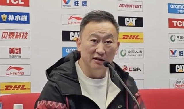 欧冠直播-刘维伟：球队内线太缺人米奇一直在坚持，我确实没什么好办法