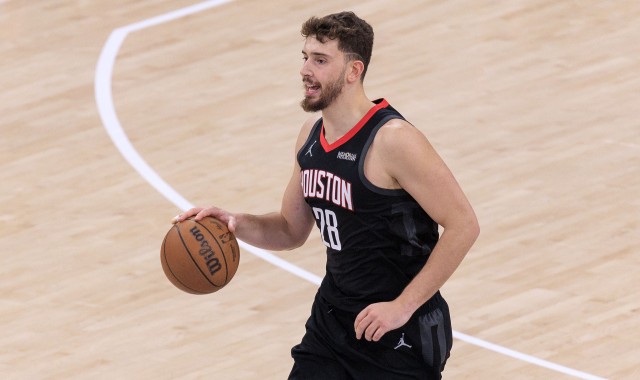 🤡寸步不让！兰德尔被撤凳子走步违例&amp;申京立马走步回应