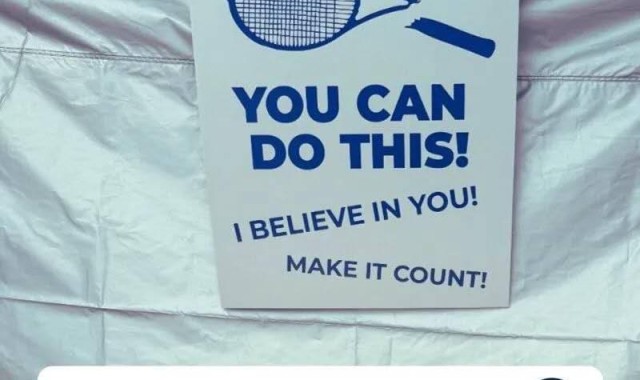 足球直播-奥斯汀首创将为球员提供“愤怒屋”，萨巴拒戴彩虹手串遭外网批评